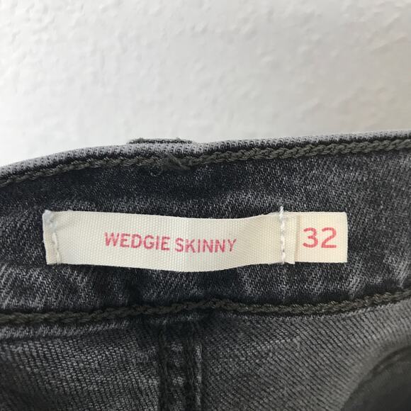 Levi's Wedgie Skinny Faded Black High Rise Button Fly Crop Denim Jeans Size 32 - Picture 9 of 14